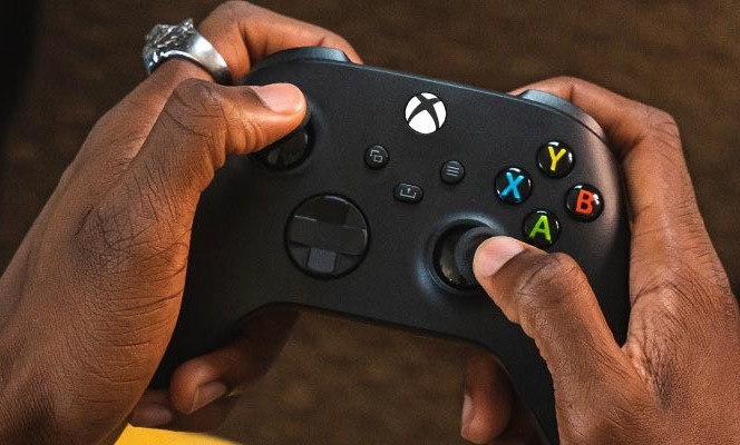 Microsoft Xbox Series Controller QAS-00009 Ασύρματο Robot White