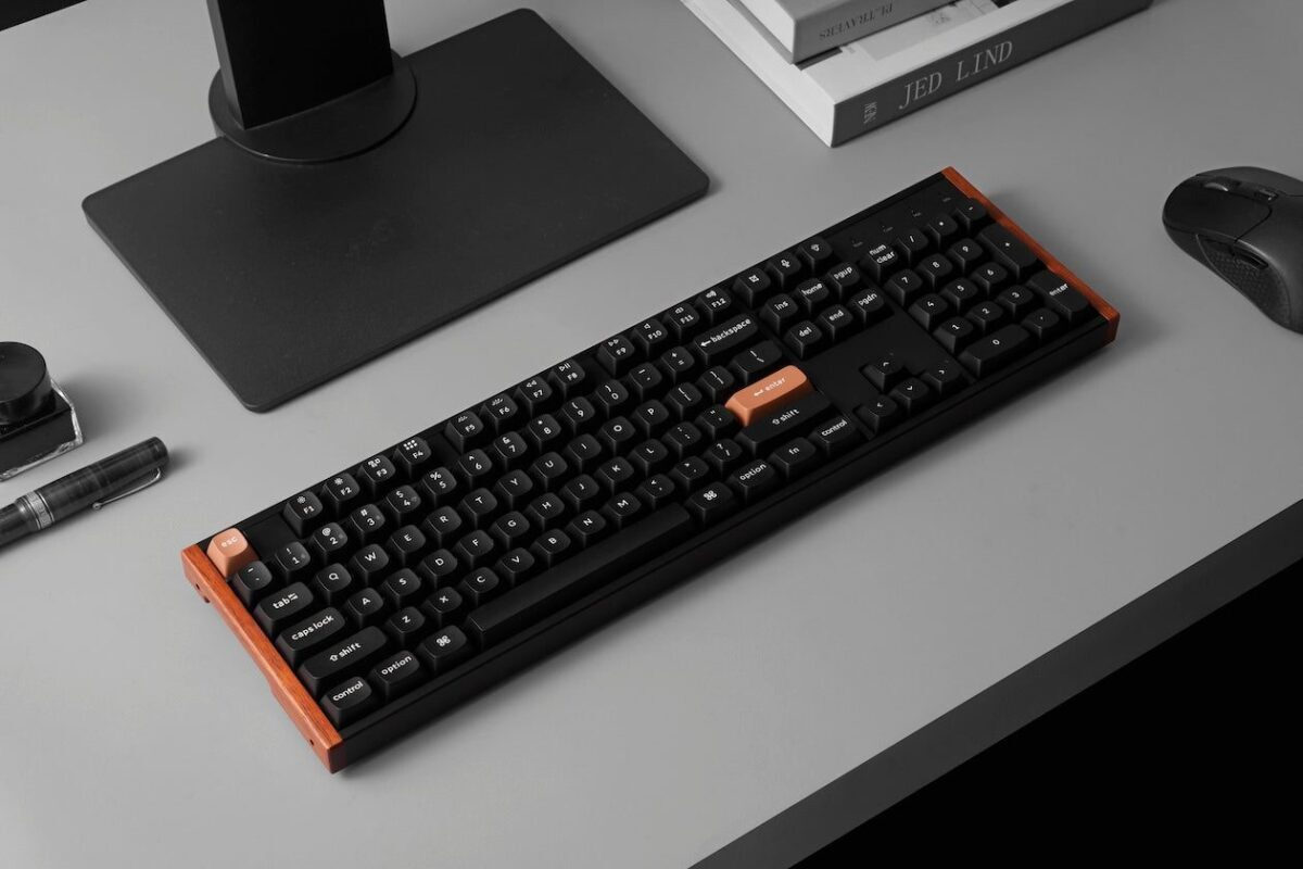 Tri-Mode Συνδεσιμότητα & Hardware Υψηλών Επιδόσεων