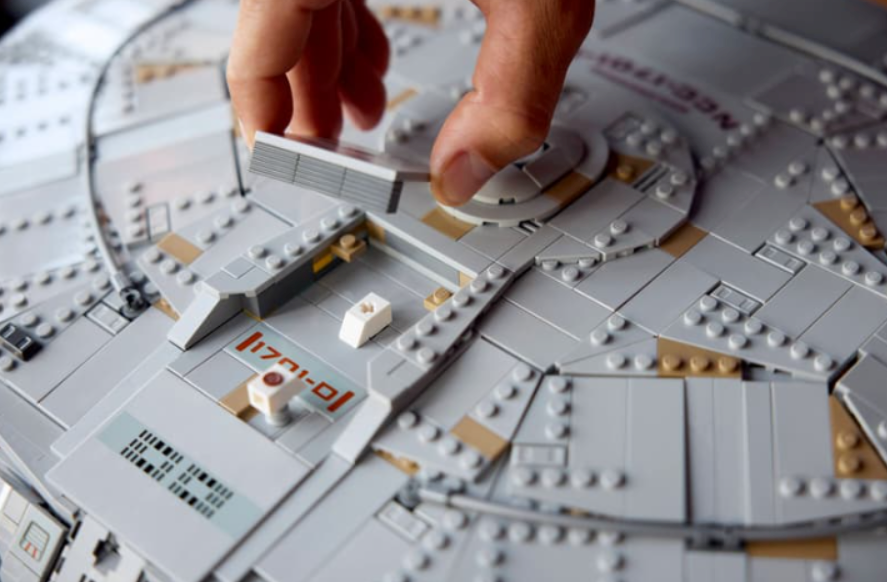 LEGO Icons Star Trek: U.S.S. Enterprise NCC-1701-D™ για 18+ Ετών 3600τμχ